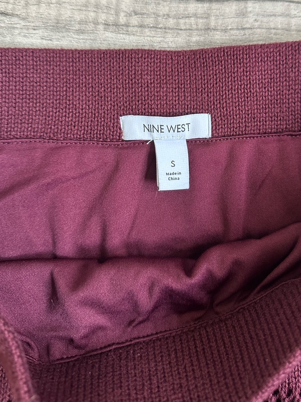 Nine West Women's Open Knit Midi Skirt Lined in Burgundy Cotton Blend Size S - Picture 6 of 7
